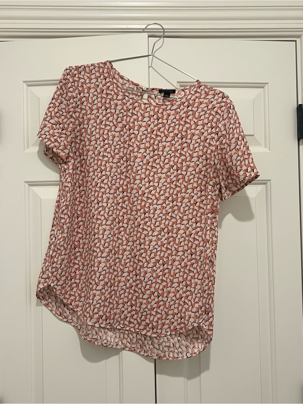 Ann Taylor Short Sleeve Printed Blouse in Coral and White